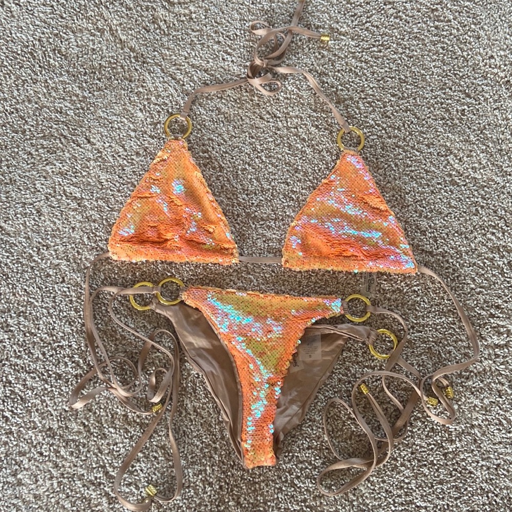 Beach bunny Siren Song bikini. *Top is L and bottoms SM*